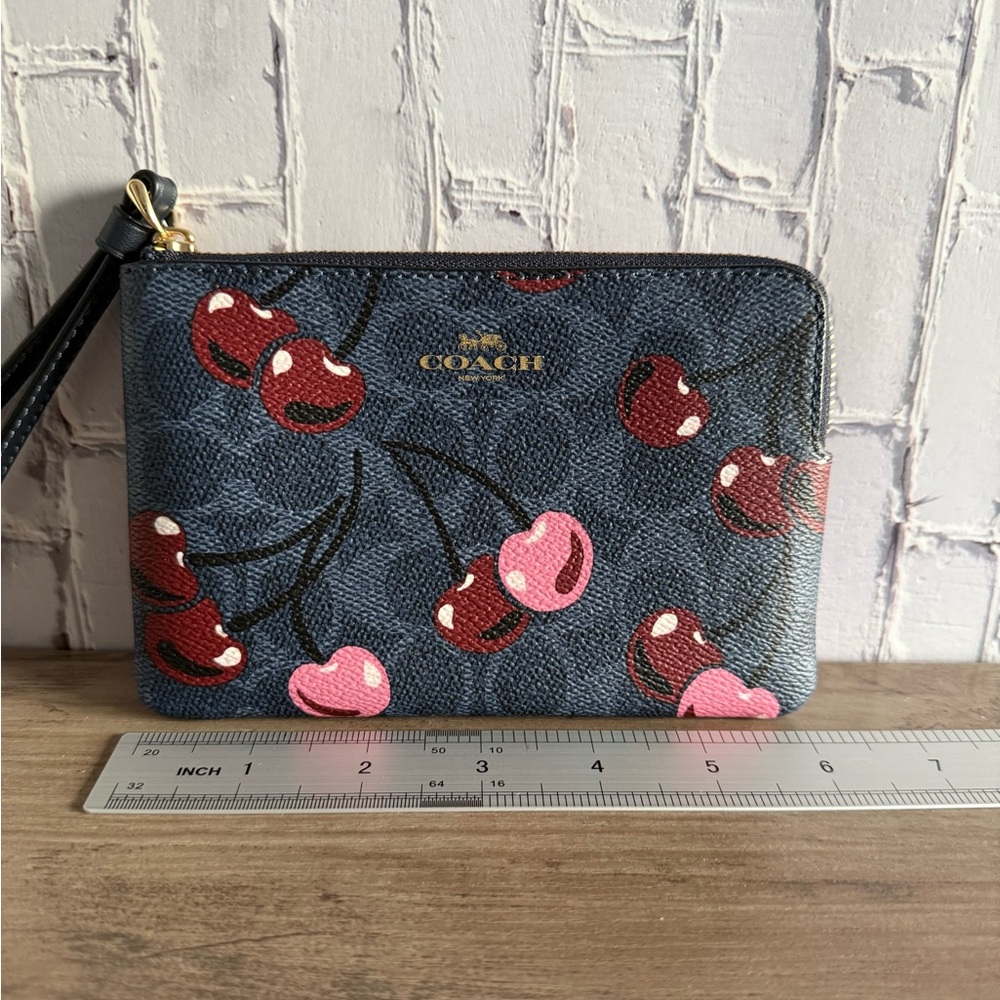 NWT Last chance Price is firm Coach Corner Zip Wristlet In Signature With cherry - Picture 3 of 5